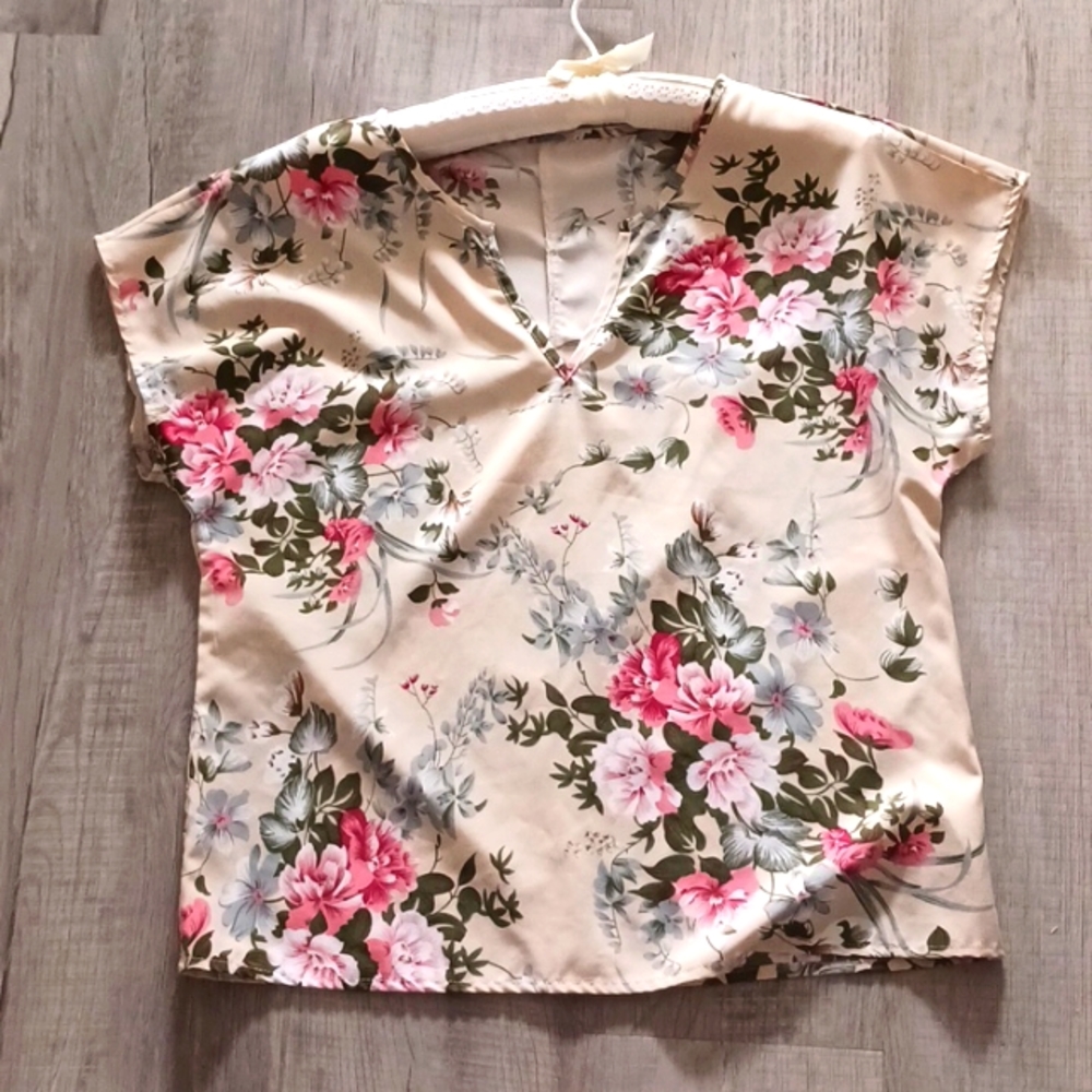 Women's Floral Contemporary Blouse
